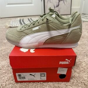 New in box, women’s PUMA Bella Donna Sneakers, size 9.5